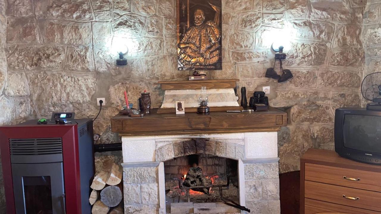 Lovcen Holiday Home 采蒂涅 外观 照片